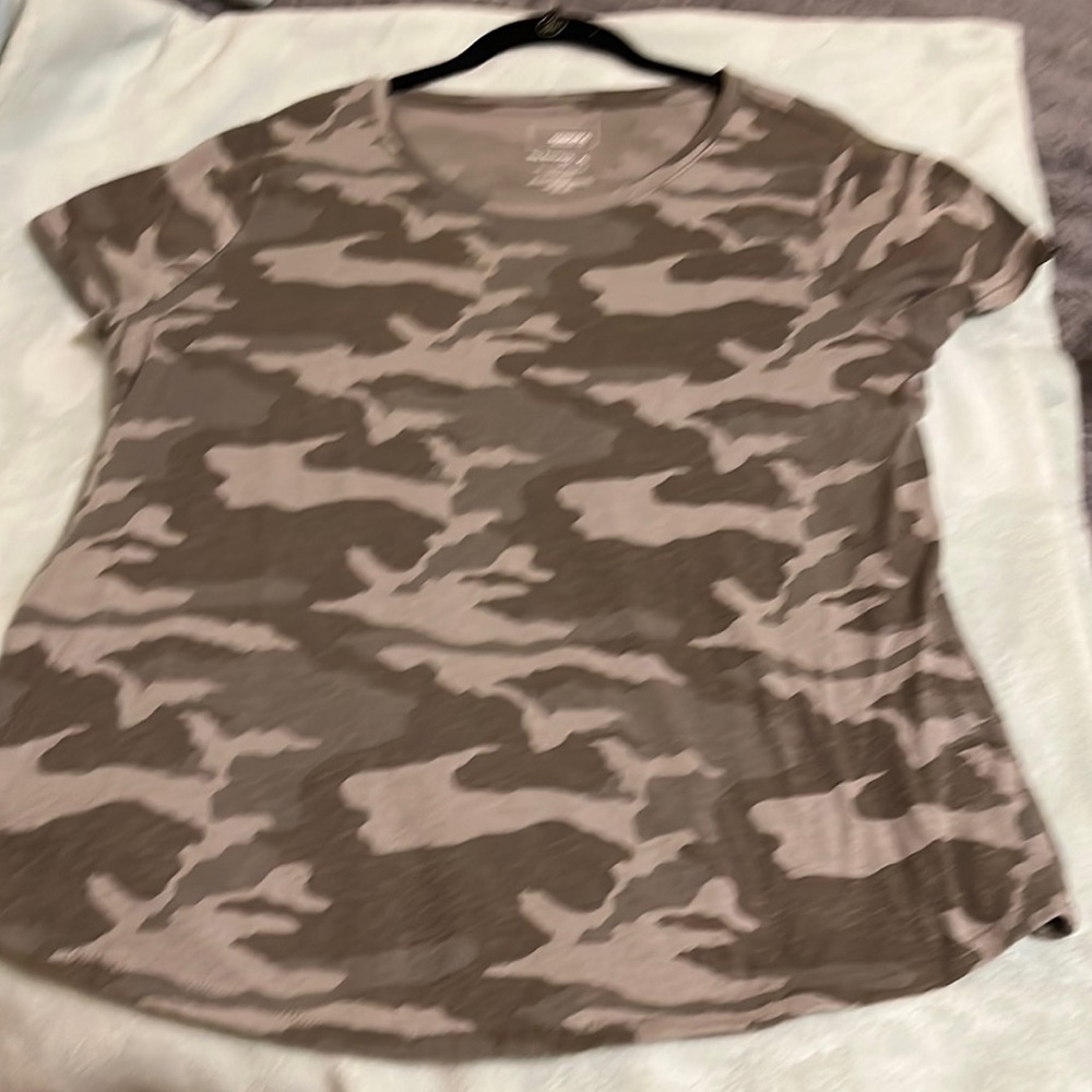 Camo t shirt XL